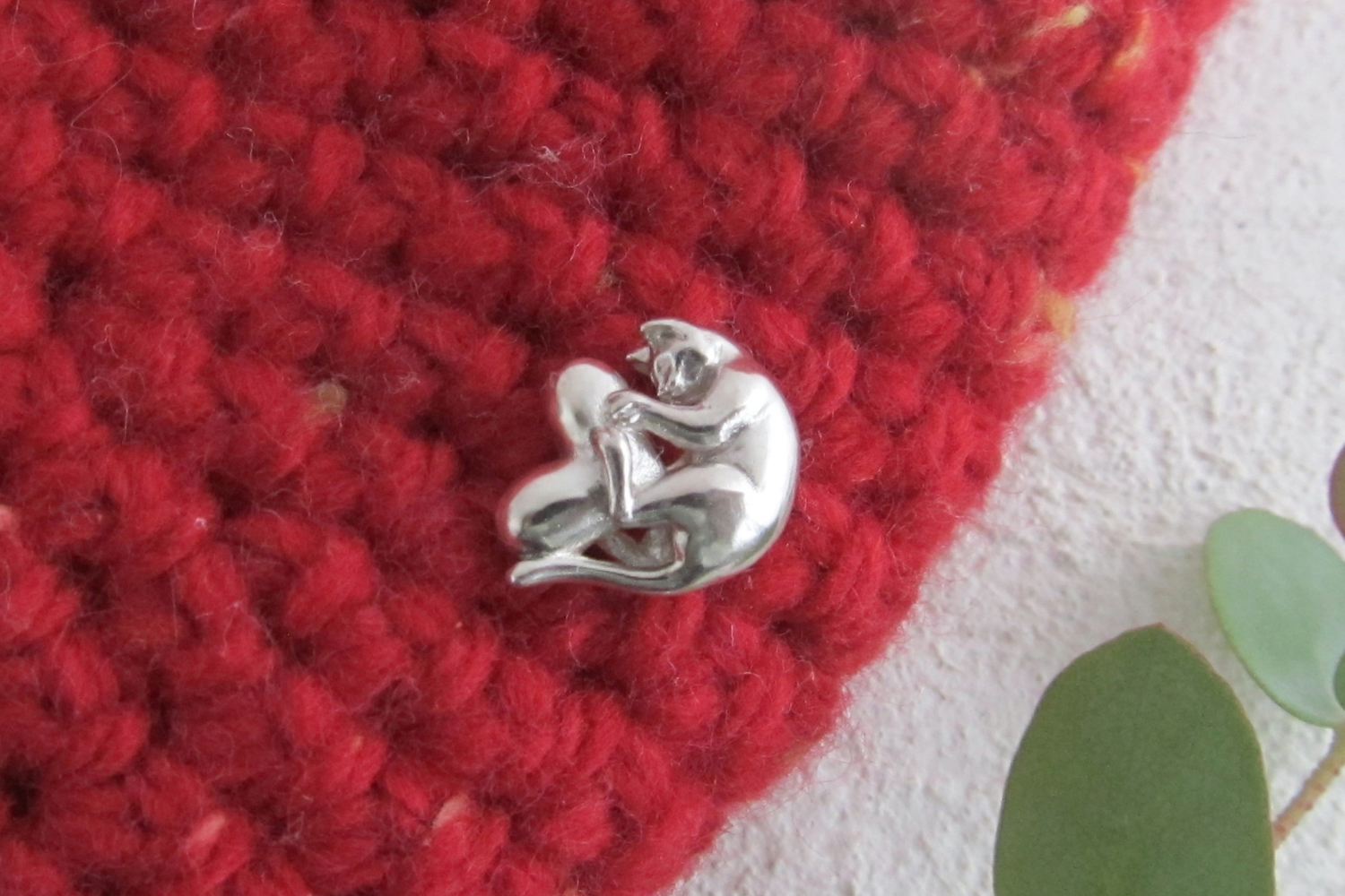 ハートをキャッチした猫のピンブローチ > Heart CATcher <